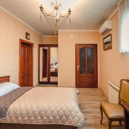 Готель «Вишневий Сад» Mukatjevo Eksteriør billede