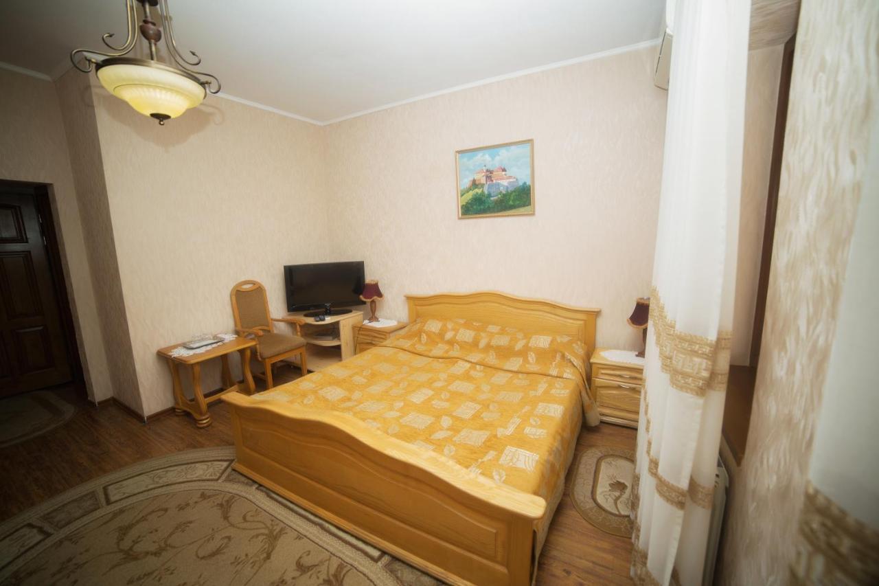 Готель «Вишневий Сад» Mukatjevo Eksteriør billede