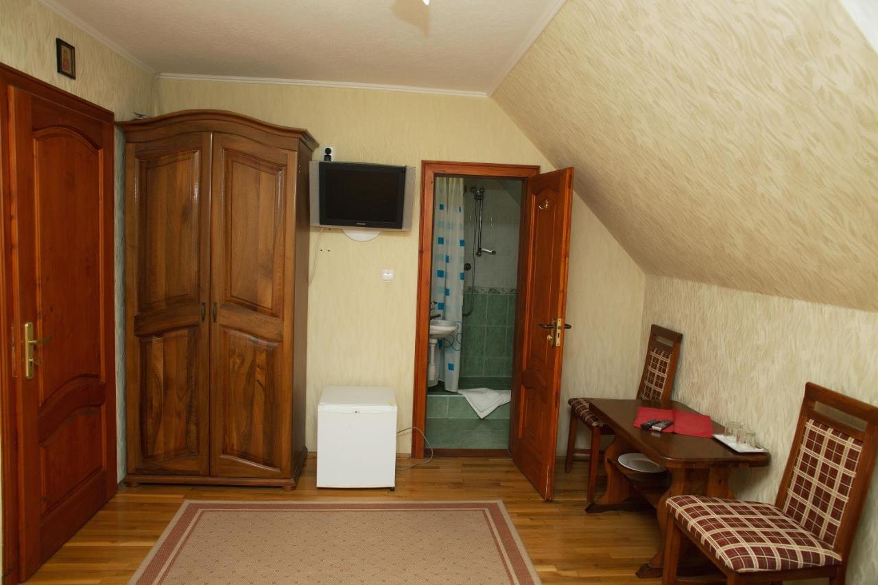Готель «Вишневий Сад» Mukatjevo Eksteriør billede