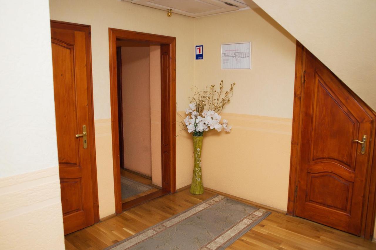 Готель «Вишневий Сад» Mukatjevo Eksteriør billede
